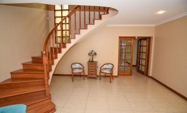 CASA FUNCIONAL CON 4 DORMI CON COCH PASANTE Y PILE