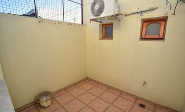 CASA FUNCIONAL CON 4 DORMI CON COCH PASANTE Y PILE