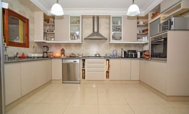 CASA FUNCIONAL CON 4 DORMI CON COCH PASANTE Y PILE