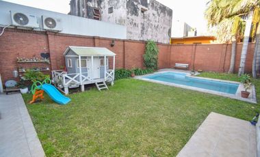 CASA FUNCIONAL CON 4 DORMI CON COCH PASANTE Y PILE