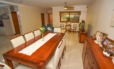 CASA FUNCIONAL CON 4 DORMI CON COCH PASANTE Y PILE