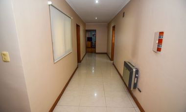 CASA FUNCIONAL CON 4 DORMI CON COCH PASANTE Y PILE