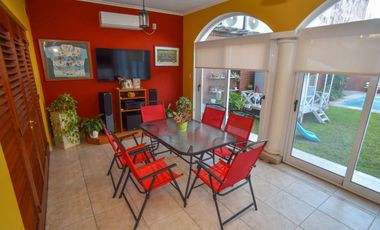 CASA FUNCIONAL CON 4 DORMI CON COCH PASANTE Y PILE