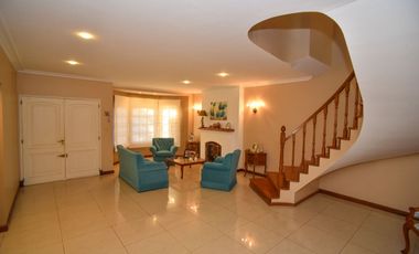 CASA FUNCIONAL CON 4 DORMI CON COCH PASANTE Y PILE