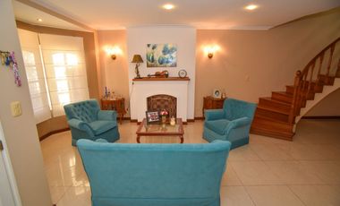 CASA FUNCIONAL CON 4 DORMI CON COCH PASANTE Y PILE