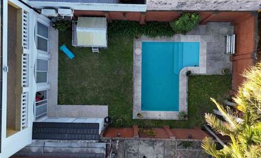 CASA FUNCIONAL CON 4 DORMI CON COCH PASANTE Y PILE