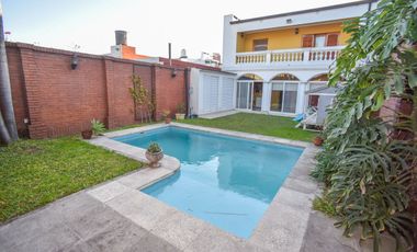 CASA FUNCIONAL CON 4 DORMI CON COCH PASANTE Y PILE