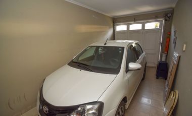 CASA FUNCIONAL CON 4 DORMI CON COCH PASANTE Y PILE