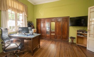 TRADICIONAL CASA DE CATEGORIA SOBRE AV. GRAL PAZ