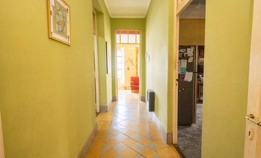 TRADICIONAL CASA DE CATEGORIA SOBRE AV. GRAL PAZ