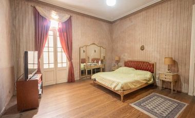 TRADICIONAL CASA DE CATEGORIA SOBRE AV. GRAL PAZ