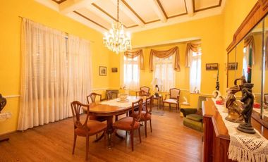 TRADICIONAL CASA DE CATEGORIA SOBRE AV. GRAL PAZ