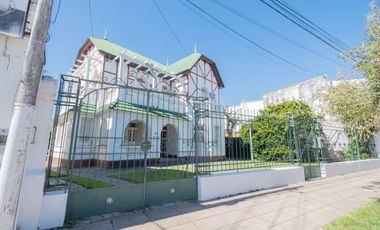 TRADICIONAL CASA DE CATEGORIA SOBRE AV. GRAL PAZ