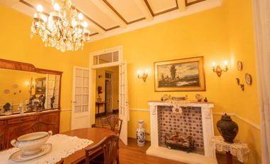 TRADICIONAL CASA DE CATEGORIA SOBRE AV. GRAL PAZ