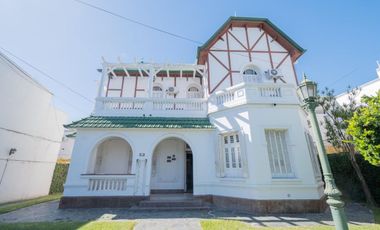 TRADICIONAL CASA DE CATEGORIA SOBRE AV. GRAL PAZ