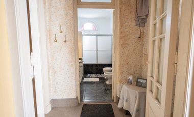 TRADICIONAL CASA DE CATEGORIA SOBRE AV. GRAL PAZ