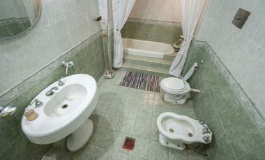 TRADICIONAL CASA DE CATEGORIA SOBRE AV. GRAL PAZ