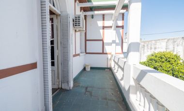 TRADICIONAL CASA DE CATEGORIA SOBRE AV. GRAL PAZ