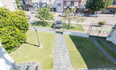 TRADICIONAL CASA DE CATEGORIA SOBRE AV. GRAL PAZ