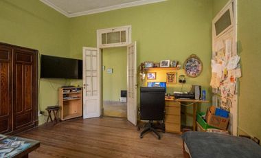 TRADICIONAL CASA DE CATEGORIA SOBRE AV. GRAL PAZ