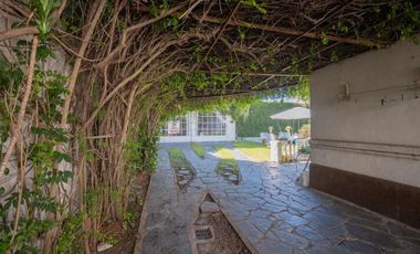 TRADICIONAL CASA DE CATEGORIA SOBRE AV. GRAL PAZ