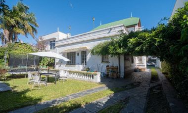 TRADICIONAL CASA DE CATEGORIA SOBRE AV. GRAL PAZ