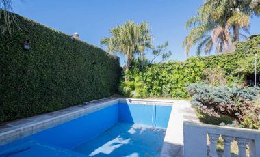 TRADICIONAL CASA DE CATEGORIA SOBRE AV. GRAL PAZ