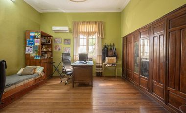 TRADICIONAL CASA DE CATEGORIA SOBRE AV. GRAL PAZ