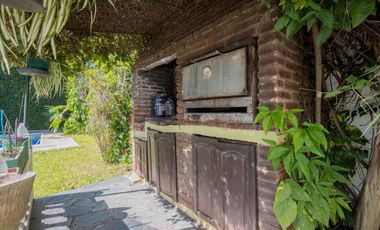 TRADICIONAL CASA DE CATEGORIA SOBRE AV. GRAL PAZ