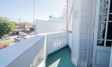 TRADICIONAL CASA DE CATEGORIA SOBRE AV. GRAL PAZ