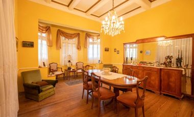 TRADICIONAL CASA DE CATEGORIA SOBRE AV. GRAL PAZ