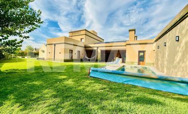 VENTA | CASA 4 DORMITORIOS | COMAHUE COLG CLUB