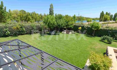 VENTA CASA 4 DORMITORIOS - B° PRIVADO COSTA NOGAL