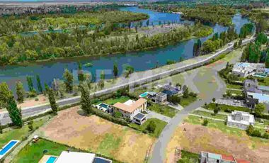 VENTA CASA 4 DORMITORIOS - B° PRIVADO COSTA NOGAL