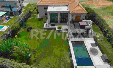 VENTA CASA 4 DORMITORIOS - B° PRIVADO COSTA NOGAL