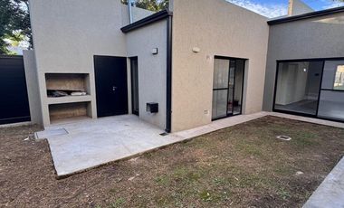 Venta Casa a estrenar - Zona parque