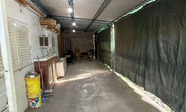 VENTA CASA DOS DORMITORIOS - BARRIO OESTE