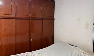 VENTA CASA DOS DORMITORIOS - BARRIO OESTE