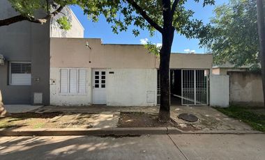 VENTA CASA DOS DORMITORIOS - BARRIO OESTE