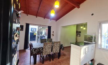 PH  CASA SARANDI TERRENO PROPIO PATIO TERRAZA GAR