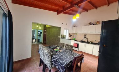 PH  CASA SARANDI TERRENO PROPIO PATIO TERRAZA GAR