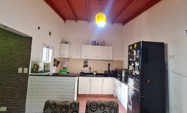 PH  CASA SARANDI TERRENO PROPIO PATIO TERRAZA GAR