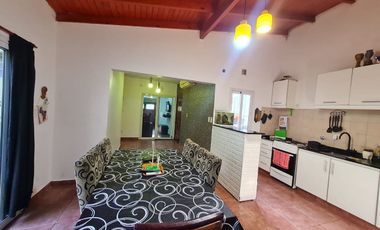 PH  CASA SARANDI TERRENO PROPIO PATIO TERRAZA GAR