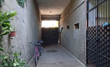 CASA AL FONDO  PH EN VENTA VILLA LYNCH MÁS GALPON