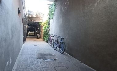CASA AL FONDO  PH EN VENTA VILLA LYNCH MÁS GALPON