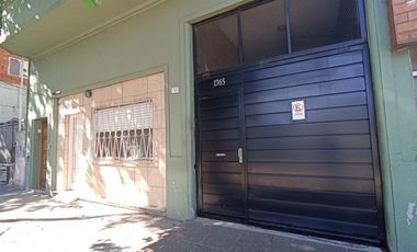 CASA AL FONDO  PH EN VENTA VILLA LYNCH MÁS GALPON