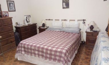 CASA AL FONDO  PH EN VENTA VILLA LYNCH MÁS GALPON
