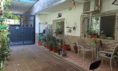 CASA AL FONDO  PH EN VENTA VILLA LYNCH MÁS GALPON