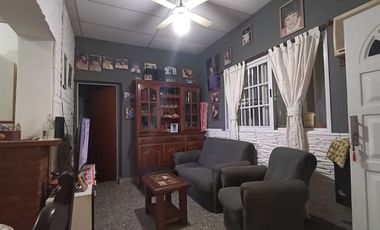 CASA AL FONDO  PH EN VENTA VILLA LYNCH MÁS GALPON