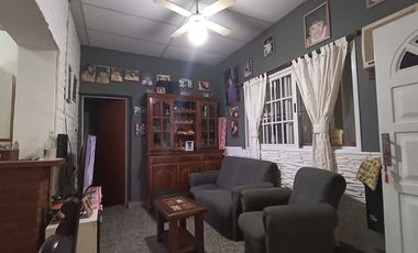 CASA AL FONDO  PH EN VENTA VILLA LYNCH MÁS GALPON